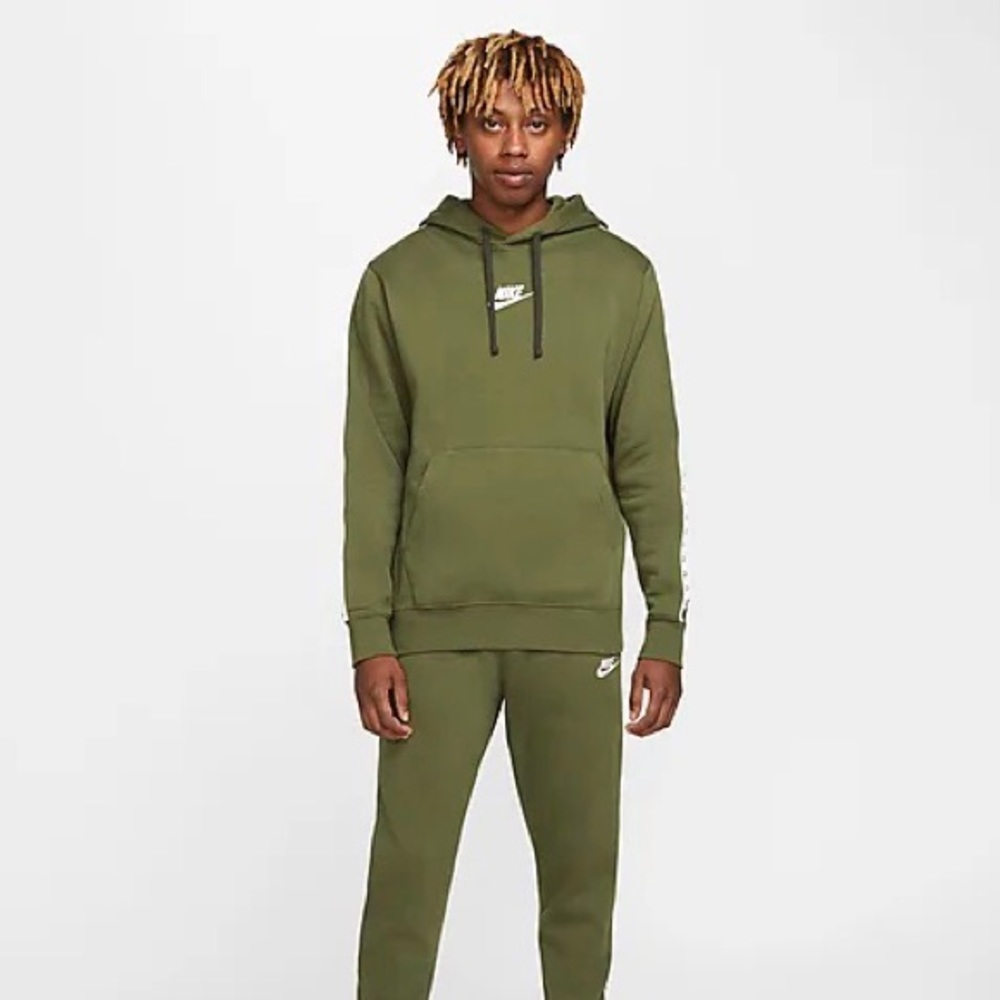 Nike army green sweat pants loose fit on bottom NWOT